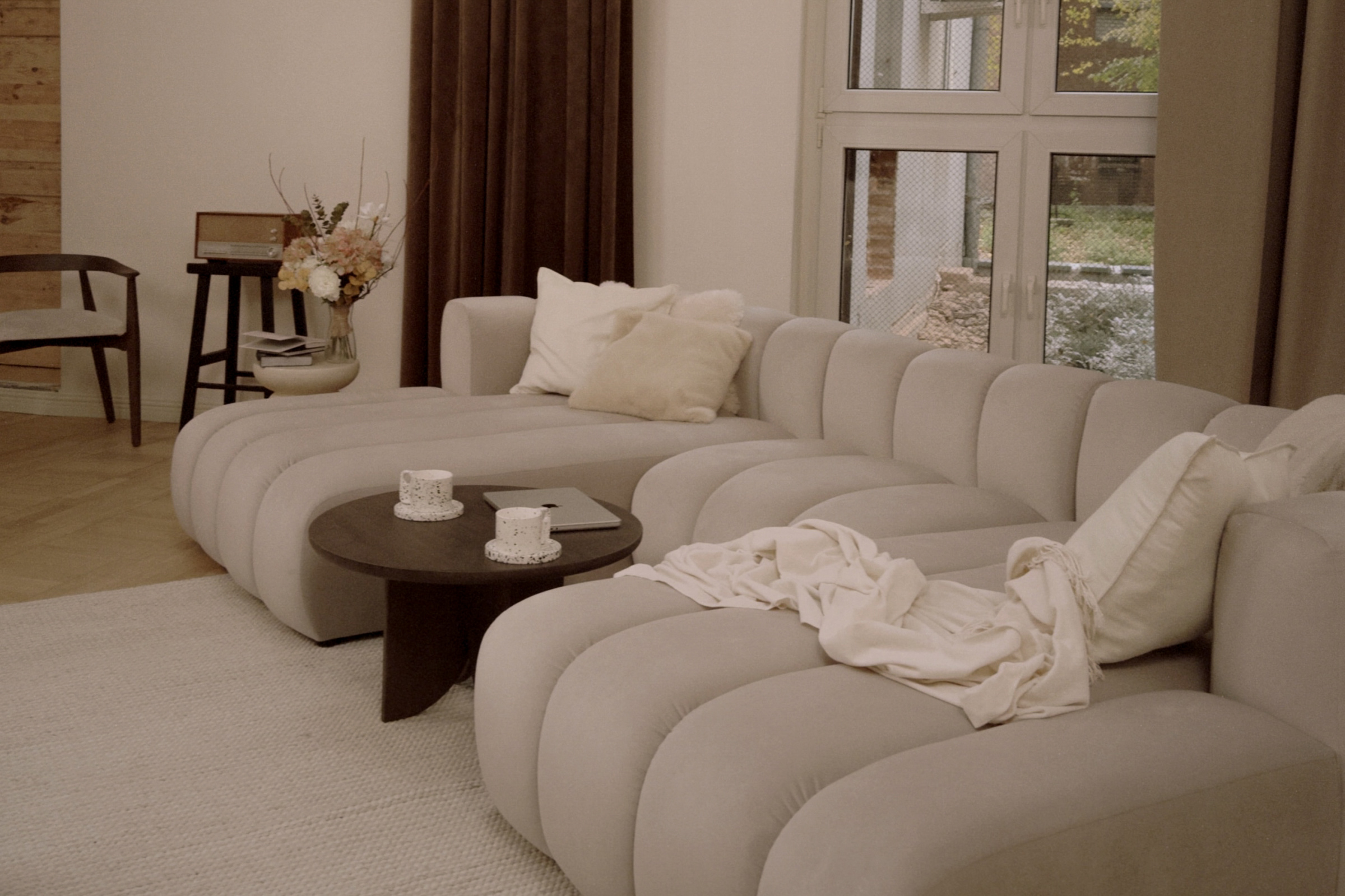 Jak dopasować narożnik w kształcie U do stylu wnętrza – praktyczne porady i inspiracje