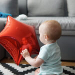 Lampki do pokoju niemowlęcia. Jak właściwie je dobrać?